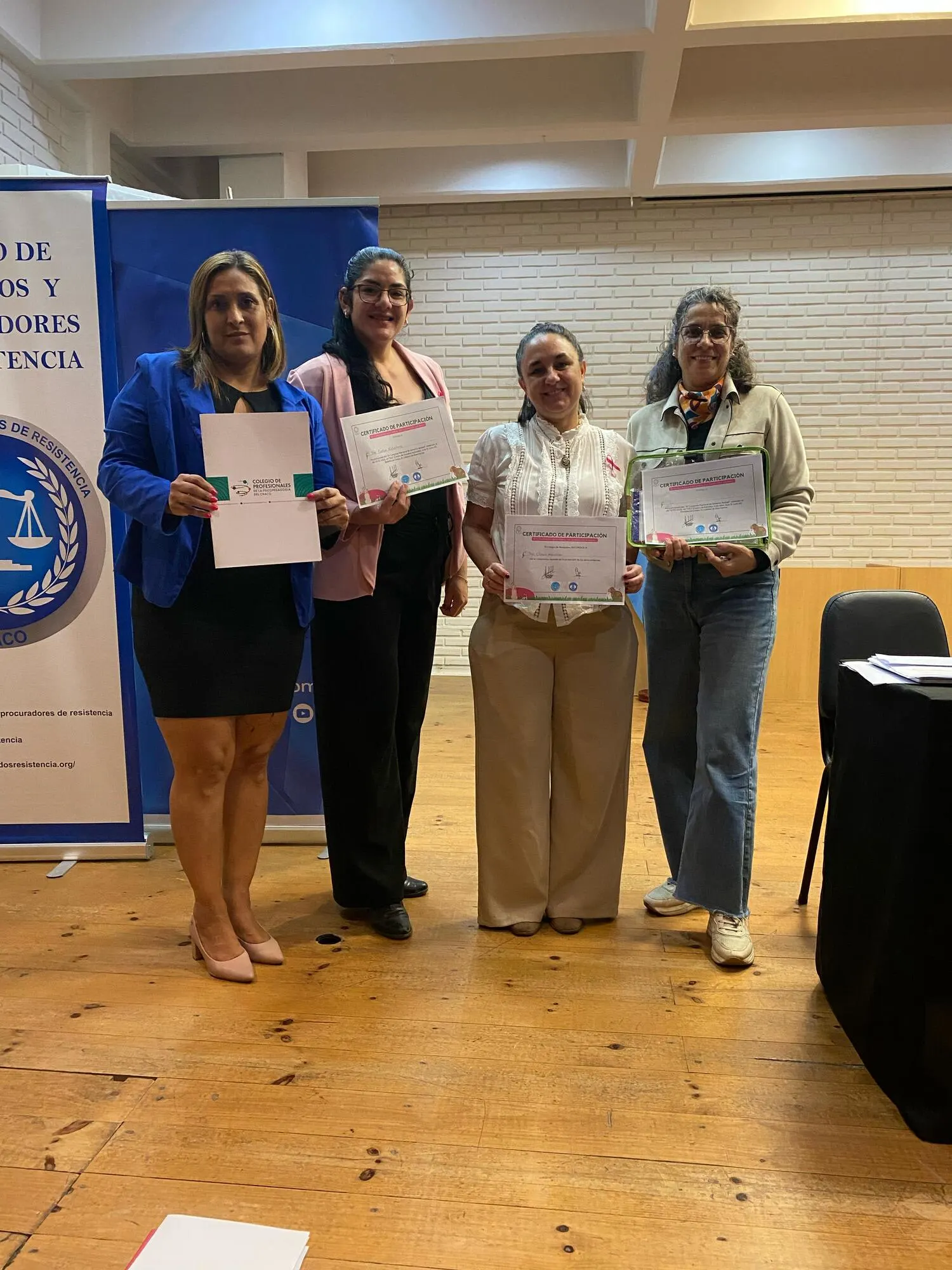 Imagen: Dra. Sonia Sosa junto a Claudia Marchioni (Instituto de Derecho Animal). Moderadora Dra Evelyn Salvatore. Licenciada Mariana Sampaolesi