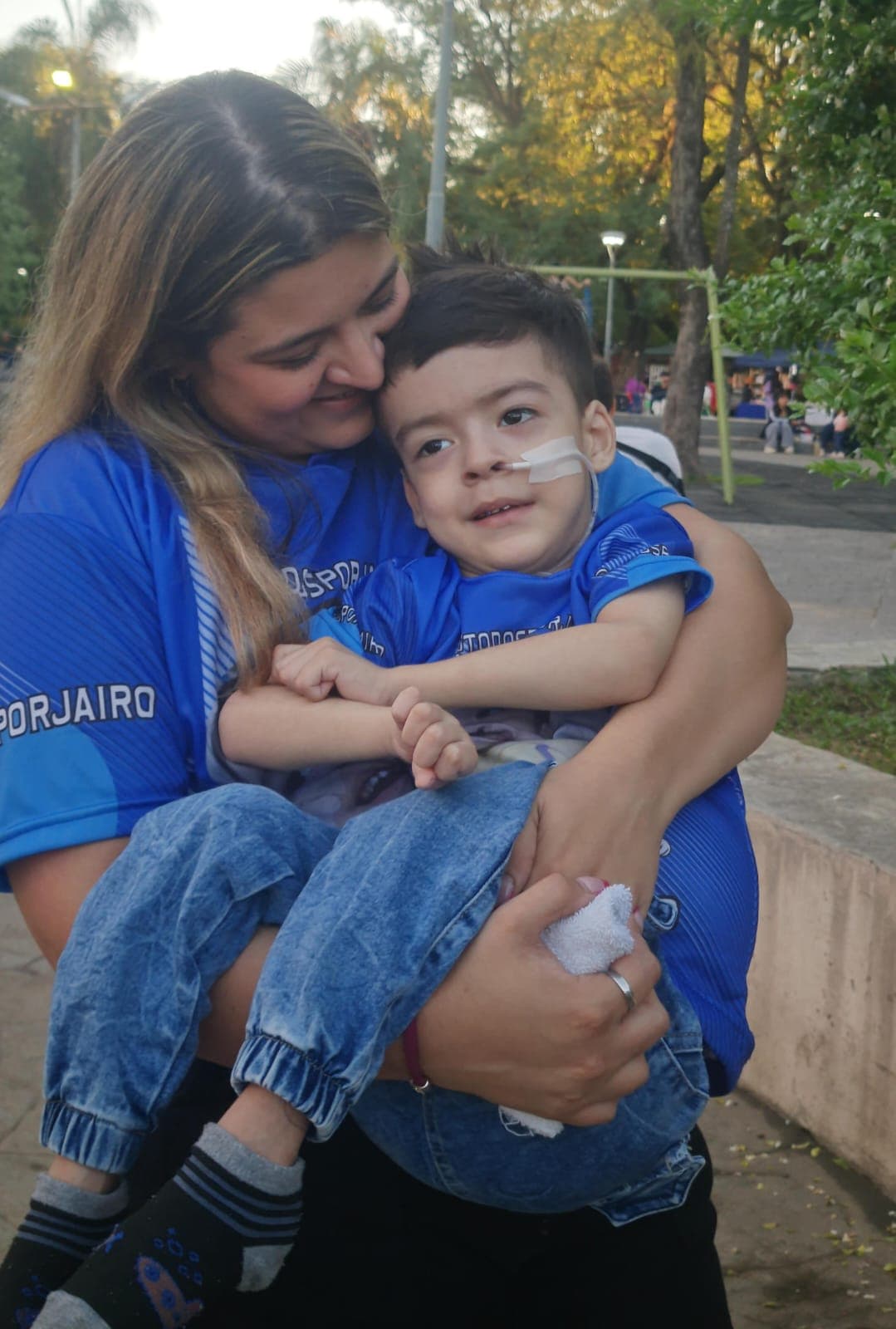 Jairo con su mamá Giuliana en la entrevista que hizo CHACO24.COM