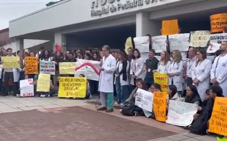 Jefes de distintas áreas del Hospital Garrahan realizaron lunes y martes asambleas y jornadas de lucha. Este jueves irán a un paro total.