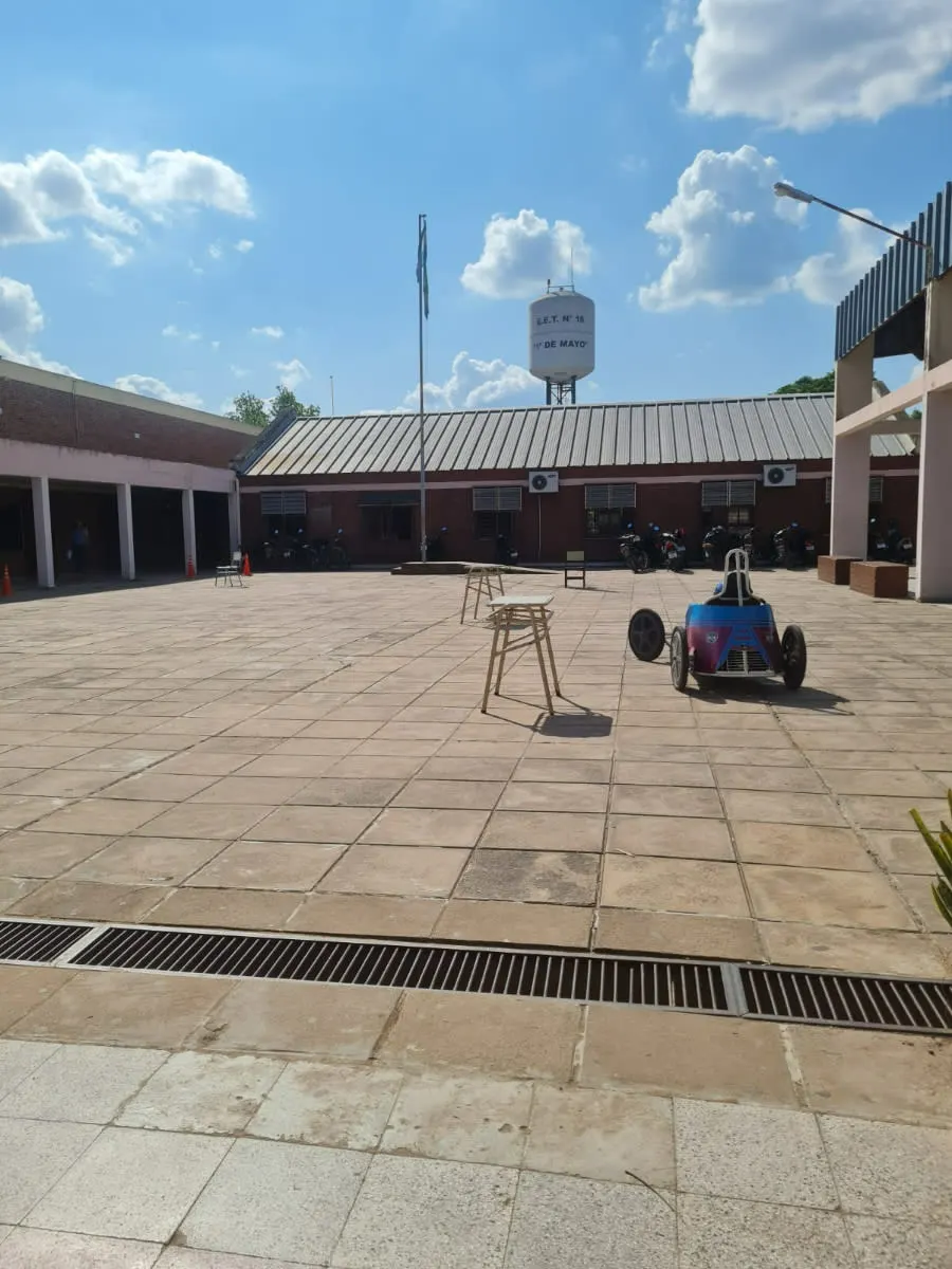Imagen: El patio de la Escuela Técnica N° 16
