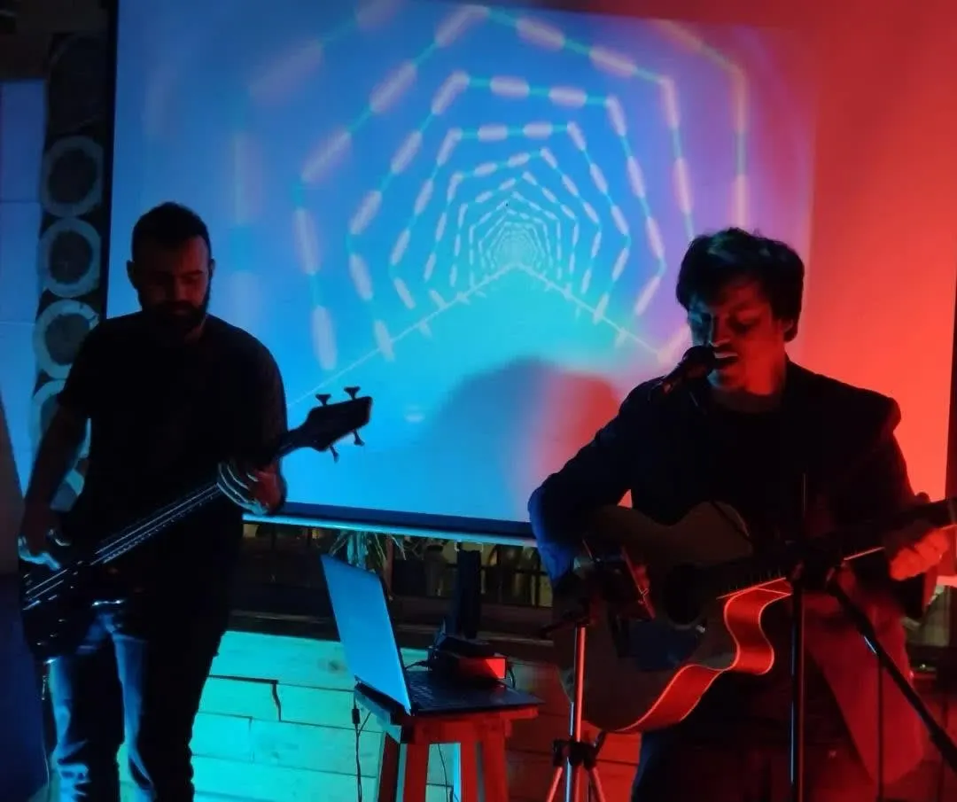 1990 Music realiza tributos a distintas bandas nacionales.